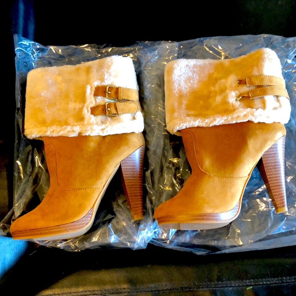Never Worn Wildrose 7.5 Boots